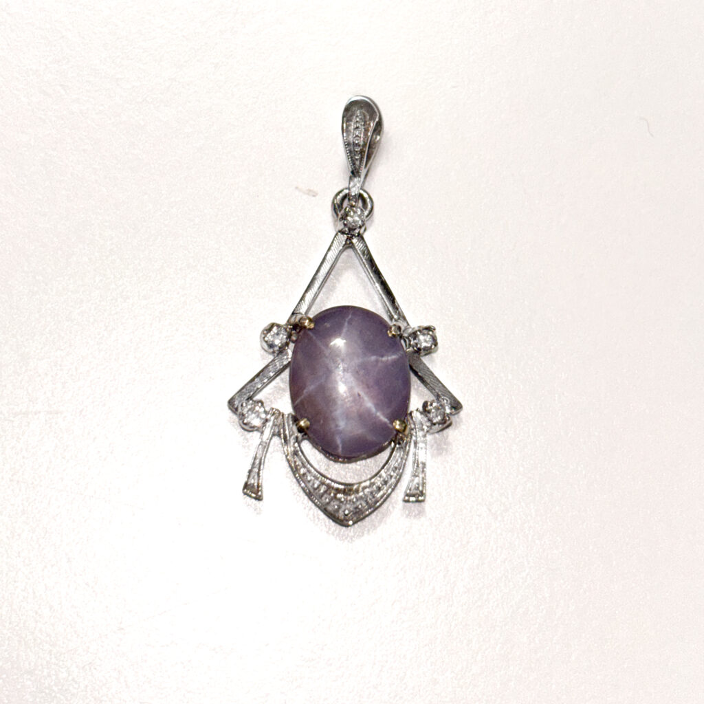 18 kt White Gold Pendant with No-Heat Star Corundum and Diamonds