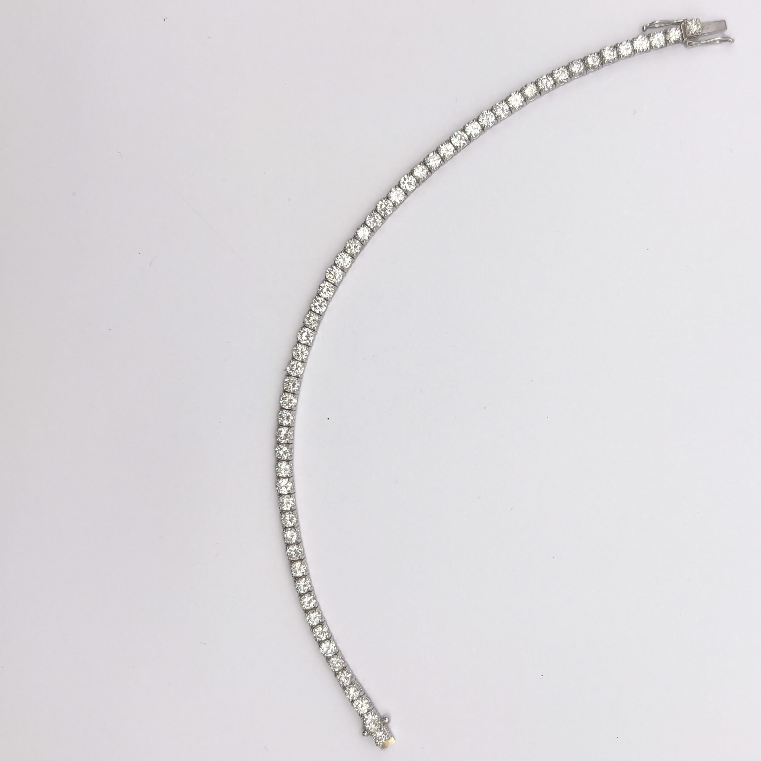 18kt White Gold Tennis Bracelet with Diamonds - Image 8