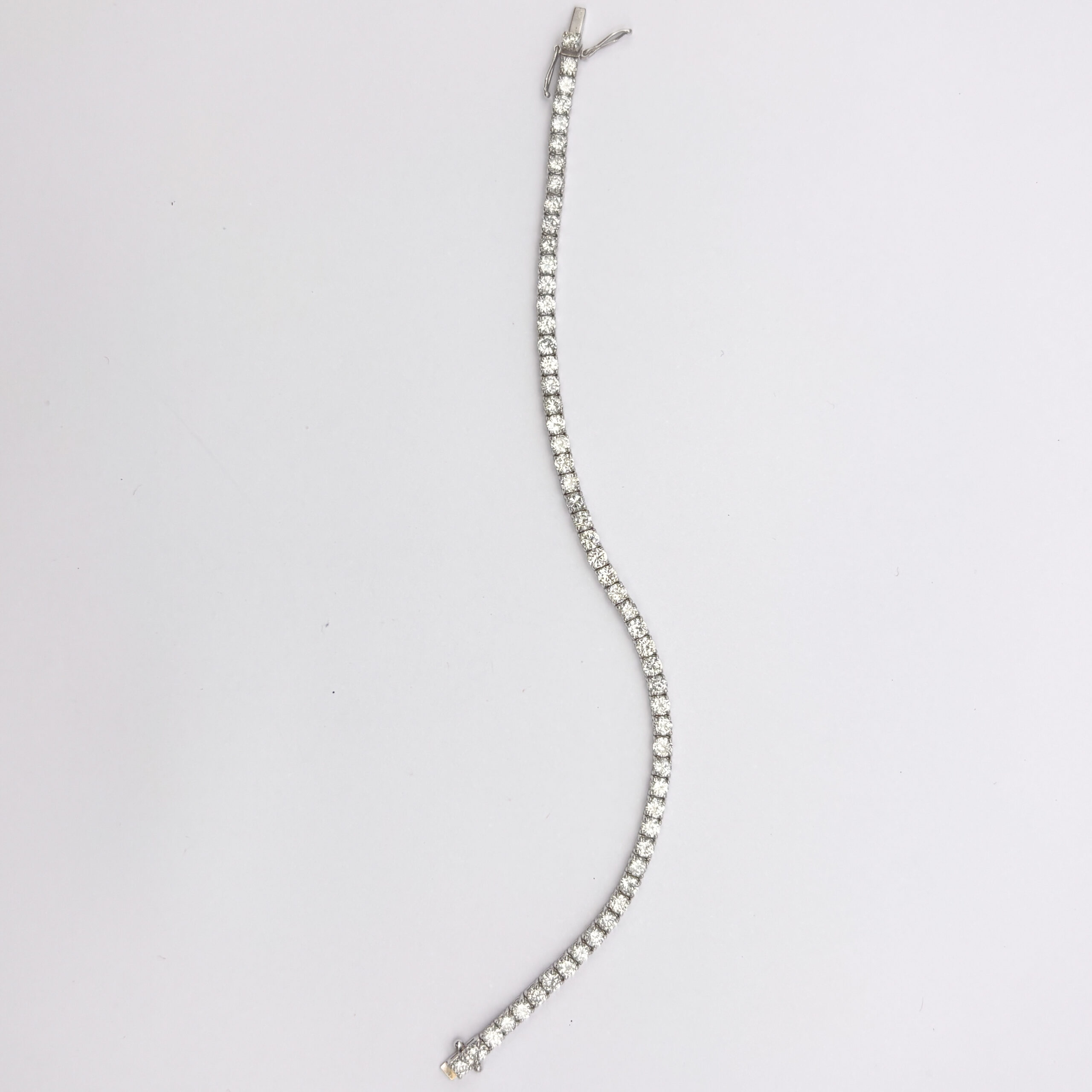 18kt White Gold Tennis Bracelet with Diamonds - Image 9