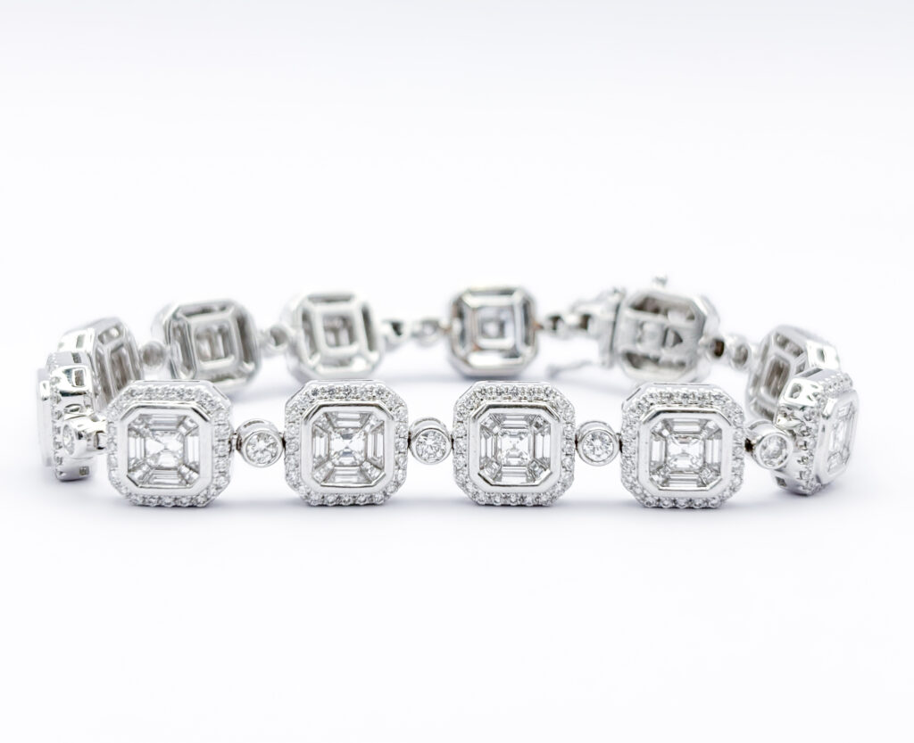 18kt White Gold Bracelet with Emerald-Cut Diamonds