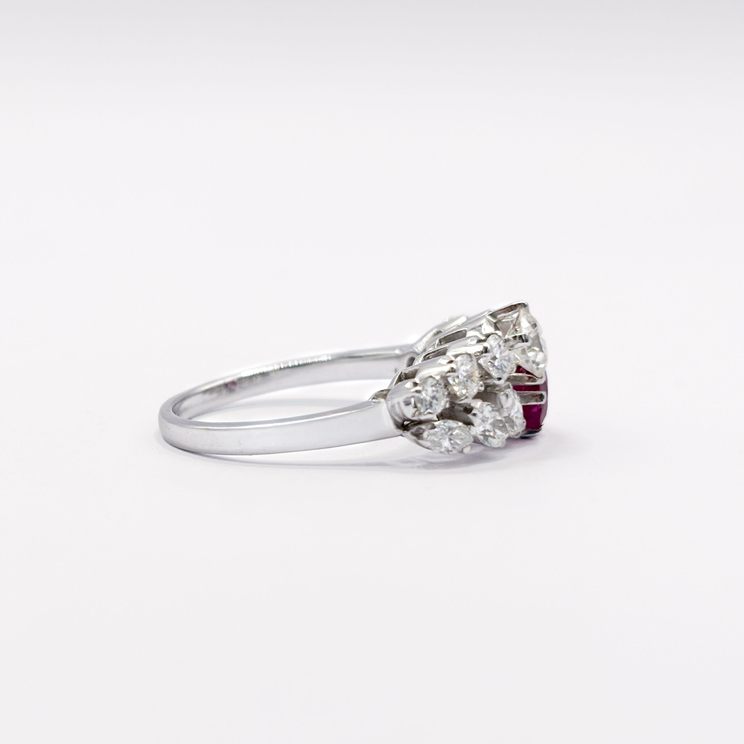 Anello in Oro Bianco 18 kt con Rubino No Heat Burma e Diamanti - immagine 4