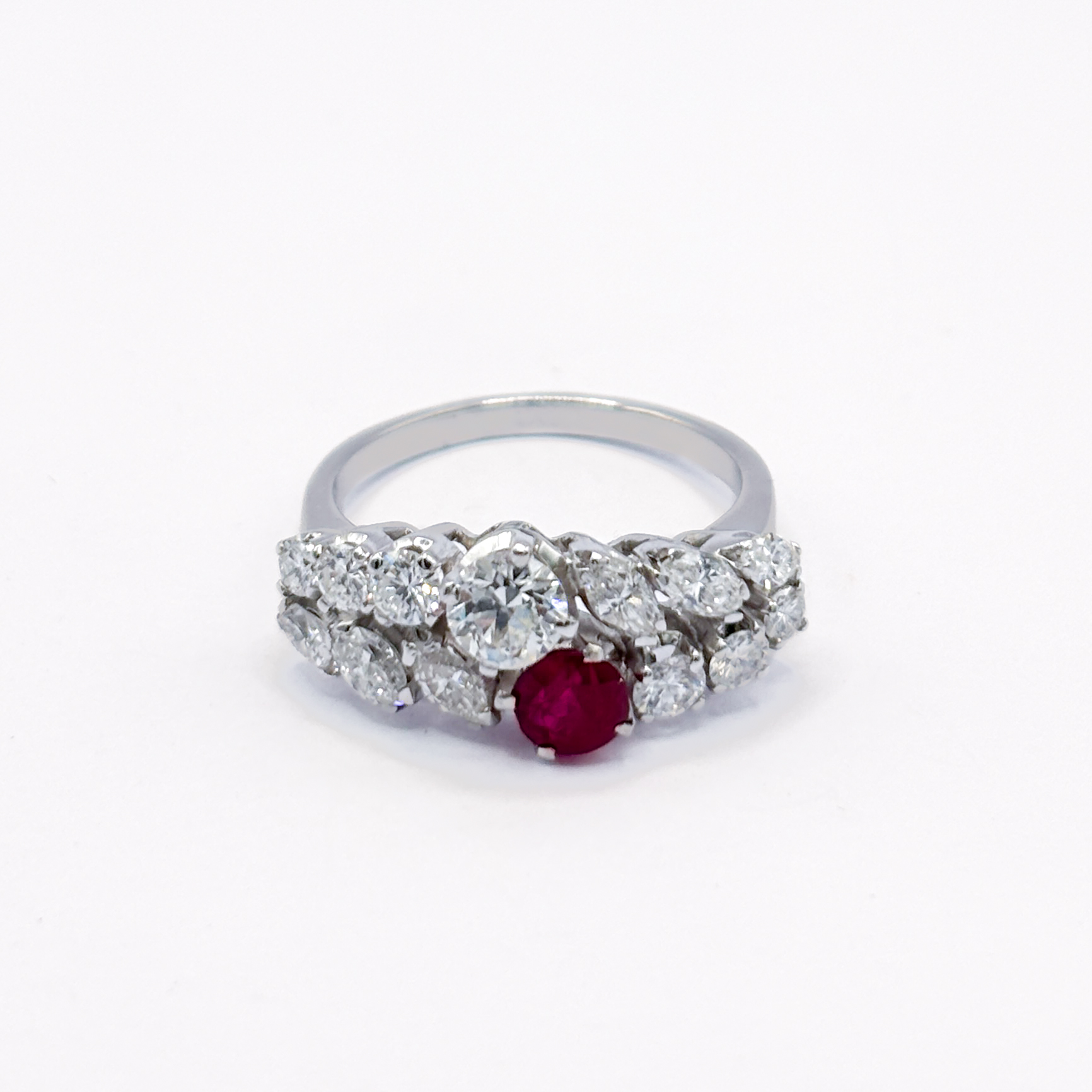 Anello in Oro Bianco 18 kt con Rubino No Heat Burma e Diamanti - immagine 3