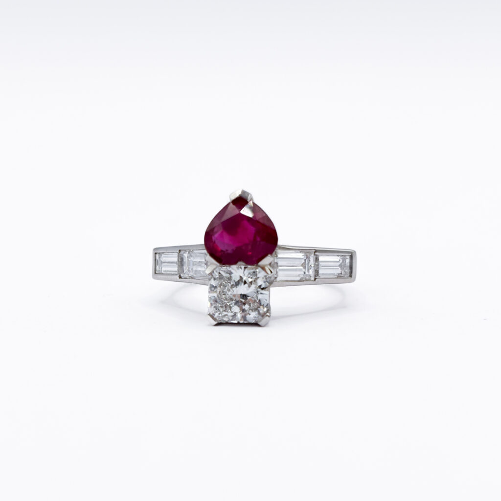 White Gold 18 kt Ring with Heart-Cut Ruby and Princess-Cut Diamond