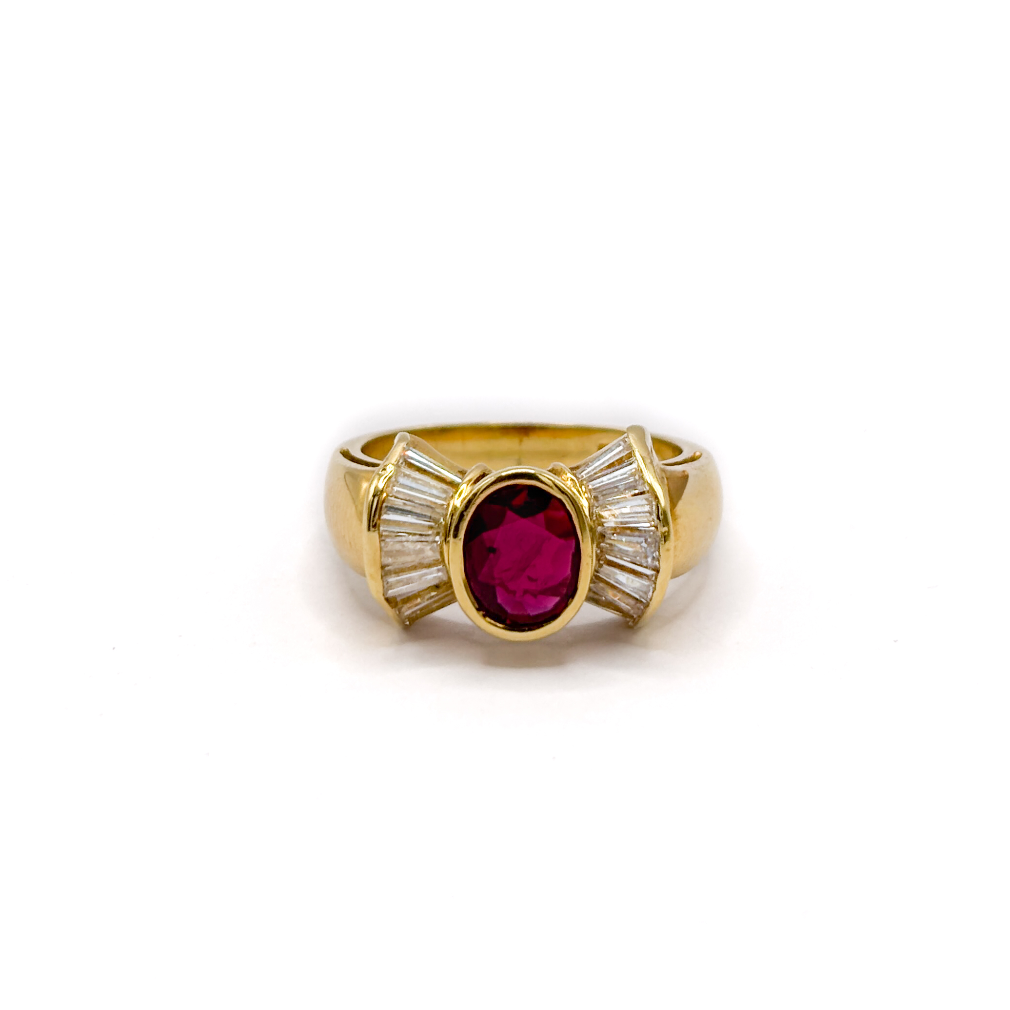 Yellow Gold 18 kt Ring with Oval-Cut Ruby and Diamonds - Image 2
