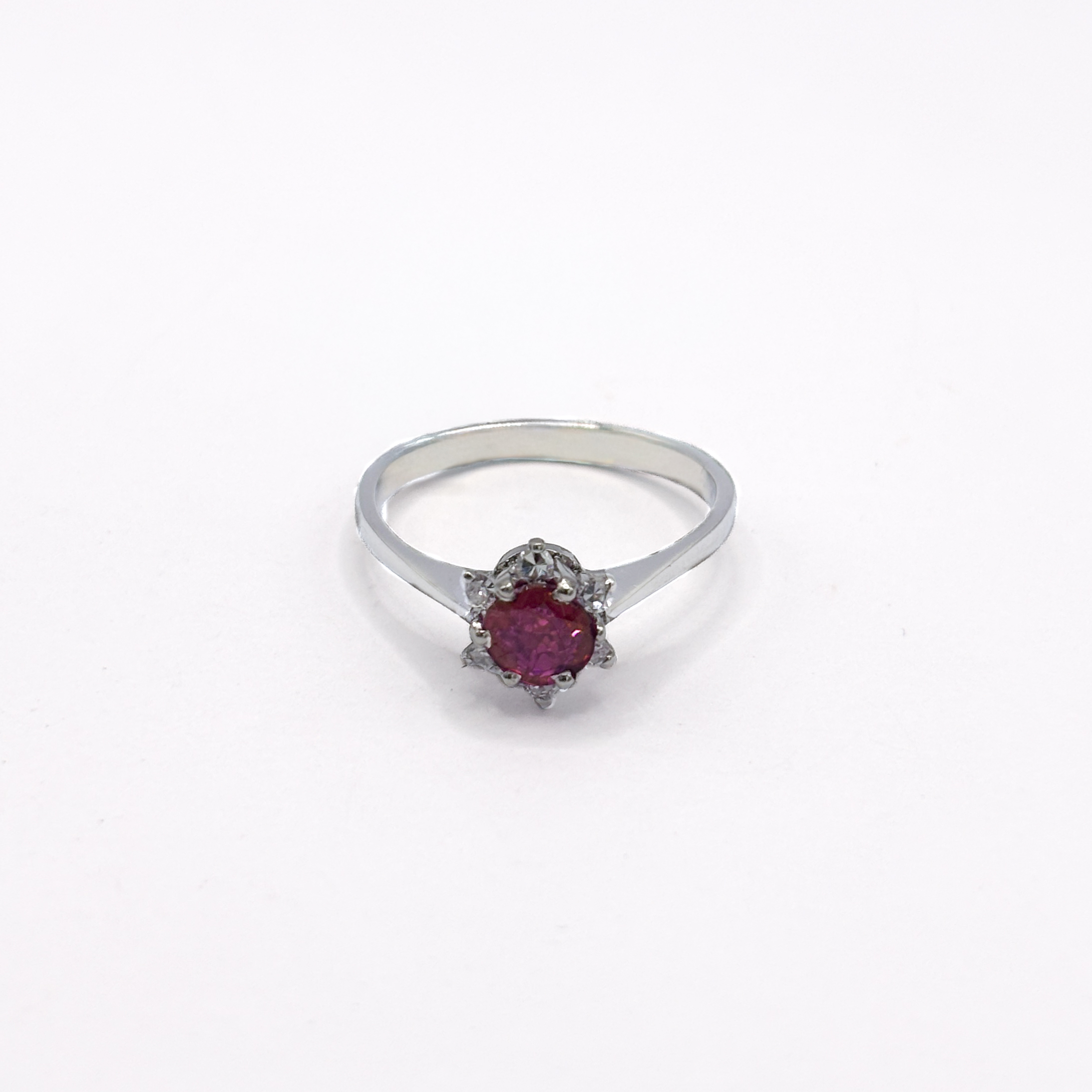 Anello in Oro Bianco 18 kt con Rubino No Heat e Diamanti - immagine 2