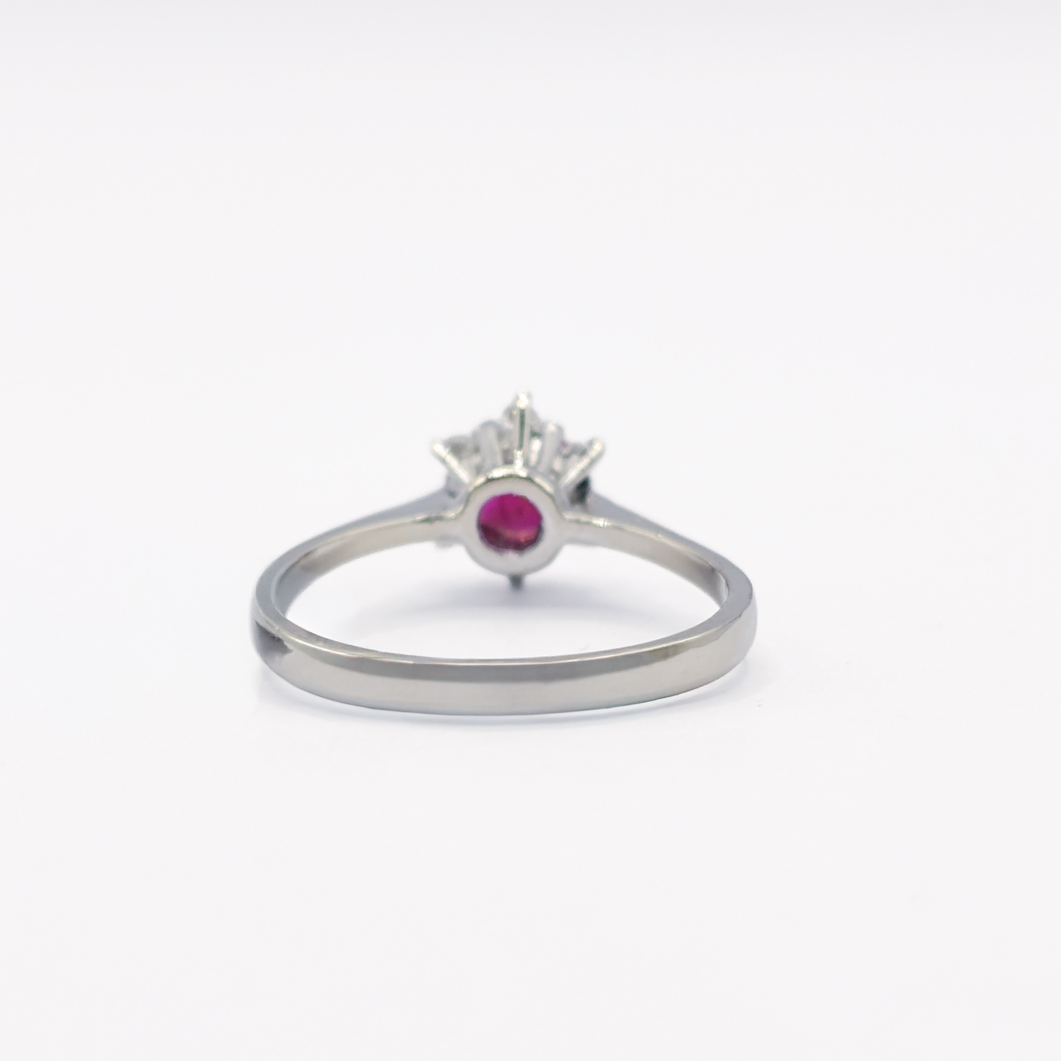 Anello in Oro Bianco 18 kt con Rubino No Heat e Diamanti - immagine 4